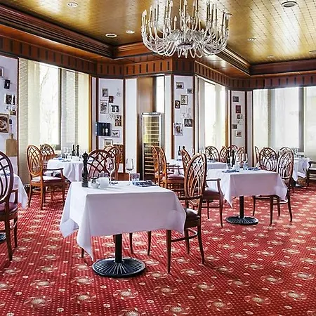 Stuttgart Marriott Отель Зиндельфинген