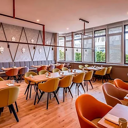 Stuttgart Marriott Отель 4*