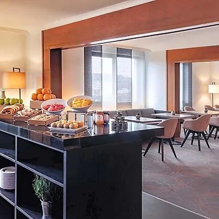 Отель Stuttgart Marriott Зиндельфинген
